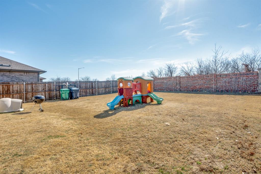 4109 Ridgeway Lane Argyle, TX 76226 - Photo 16 of 22 Backyard