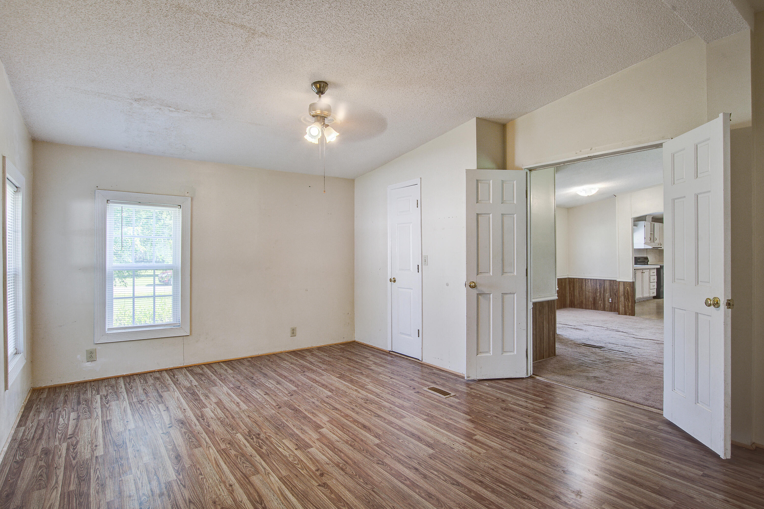 663 Barn Road Bonneau, SC 29431 - Photo 11 of 20 663 Barn Rd bedroom master best pic