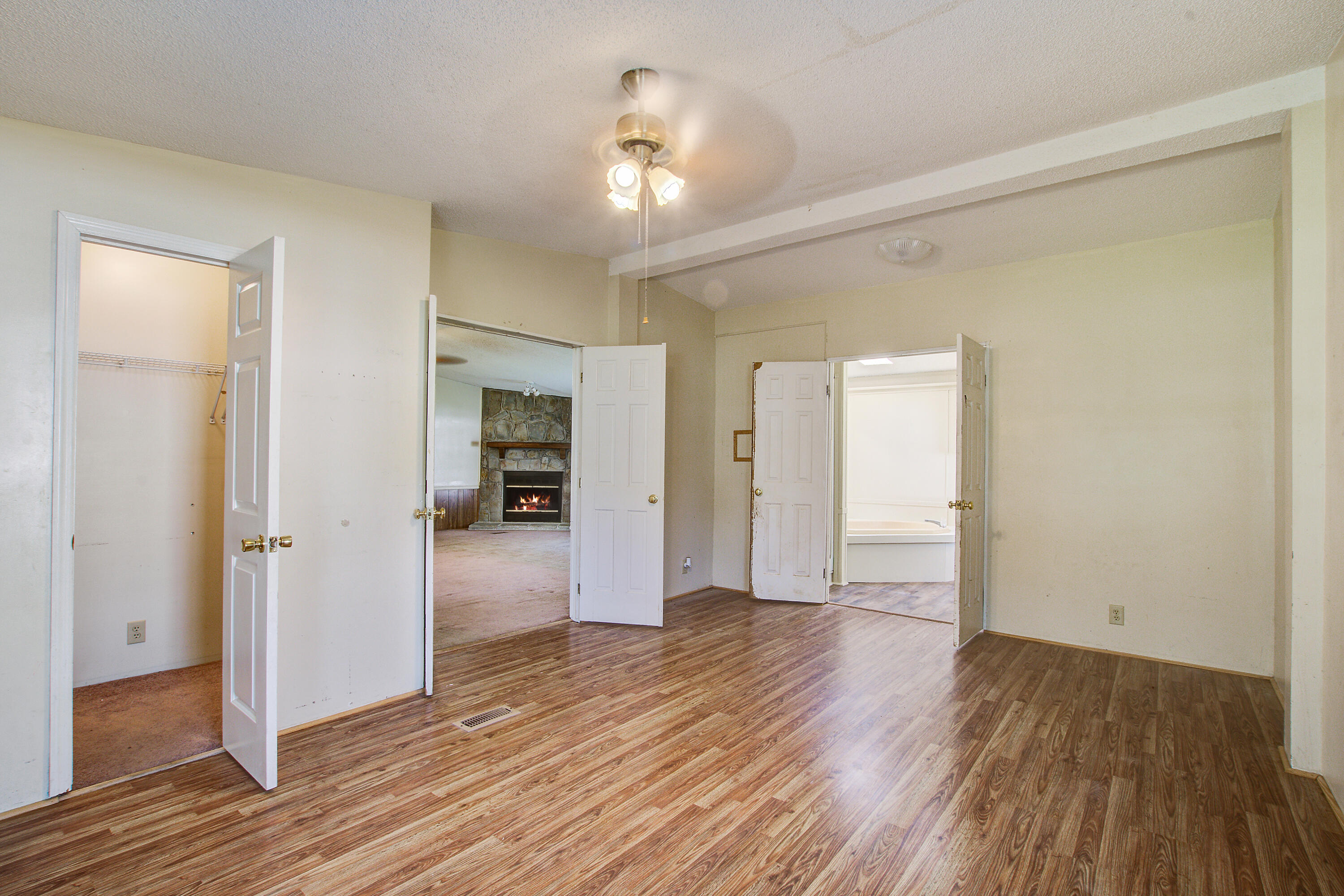 663 Barn Road Bonneau, SC 29431 - Photo 12 of 20 663 Barn from master to liv