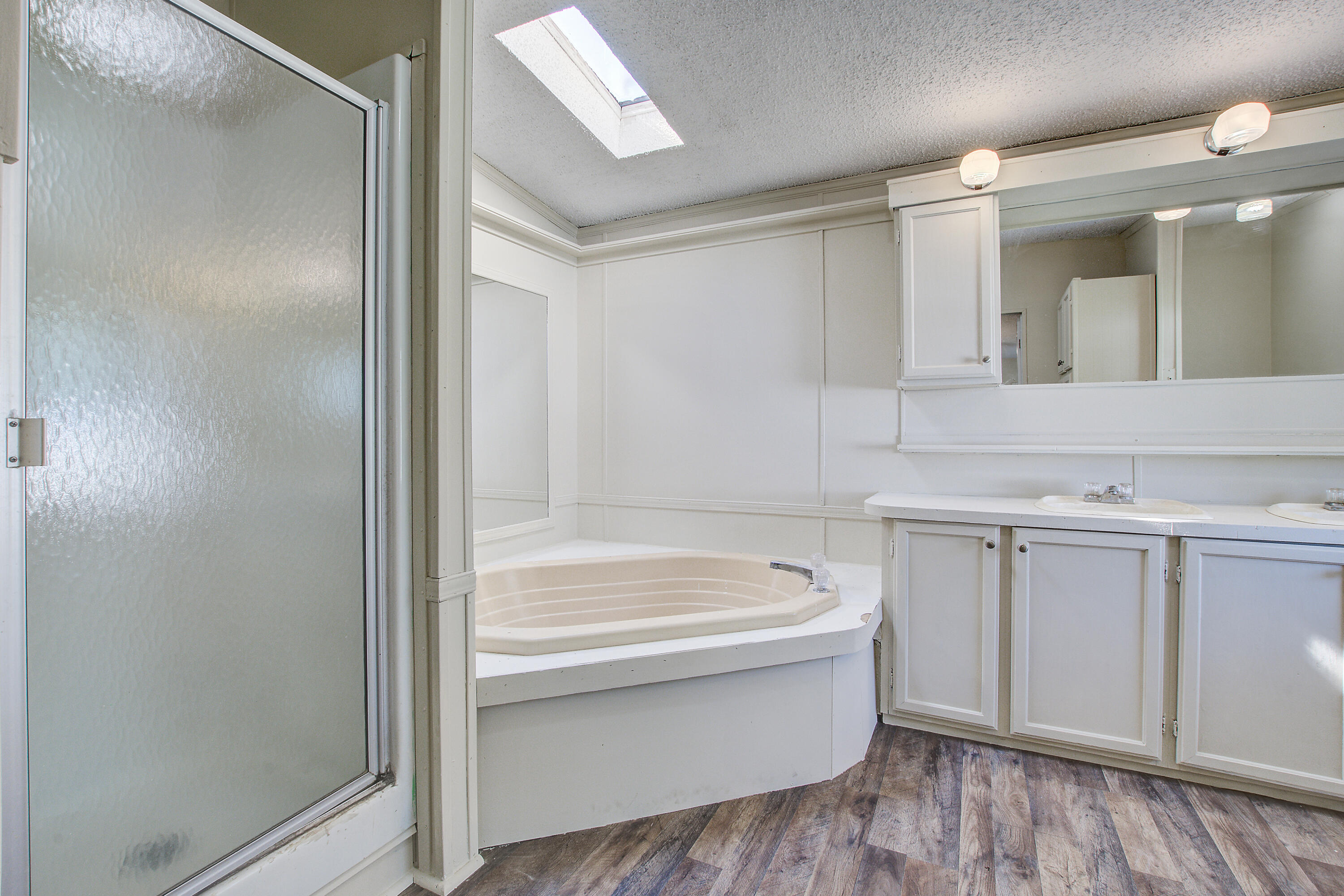 663 Barn Road Bonneau, SC 29431 - Photo 13 of 20 663 Barn Rd Master bath 2