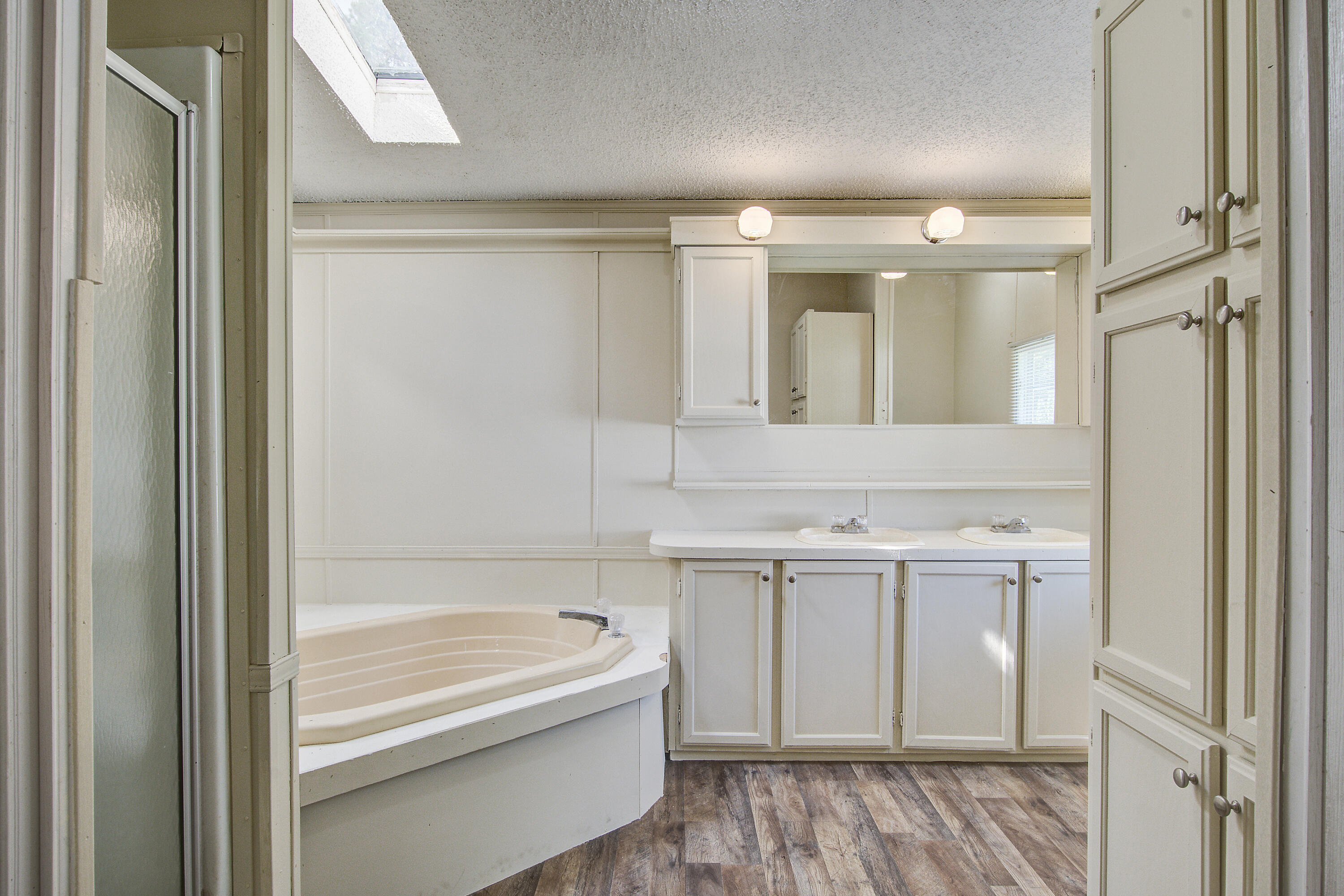 663 Barn Road Bonneau, SC 29431 - Photo 15 of 20 663 Barn Rd master bath