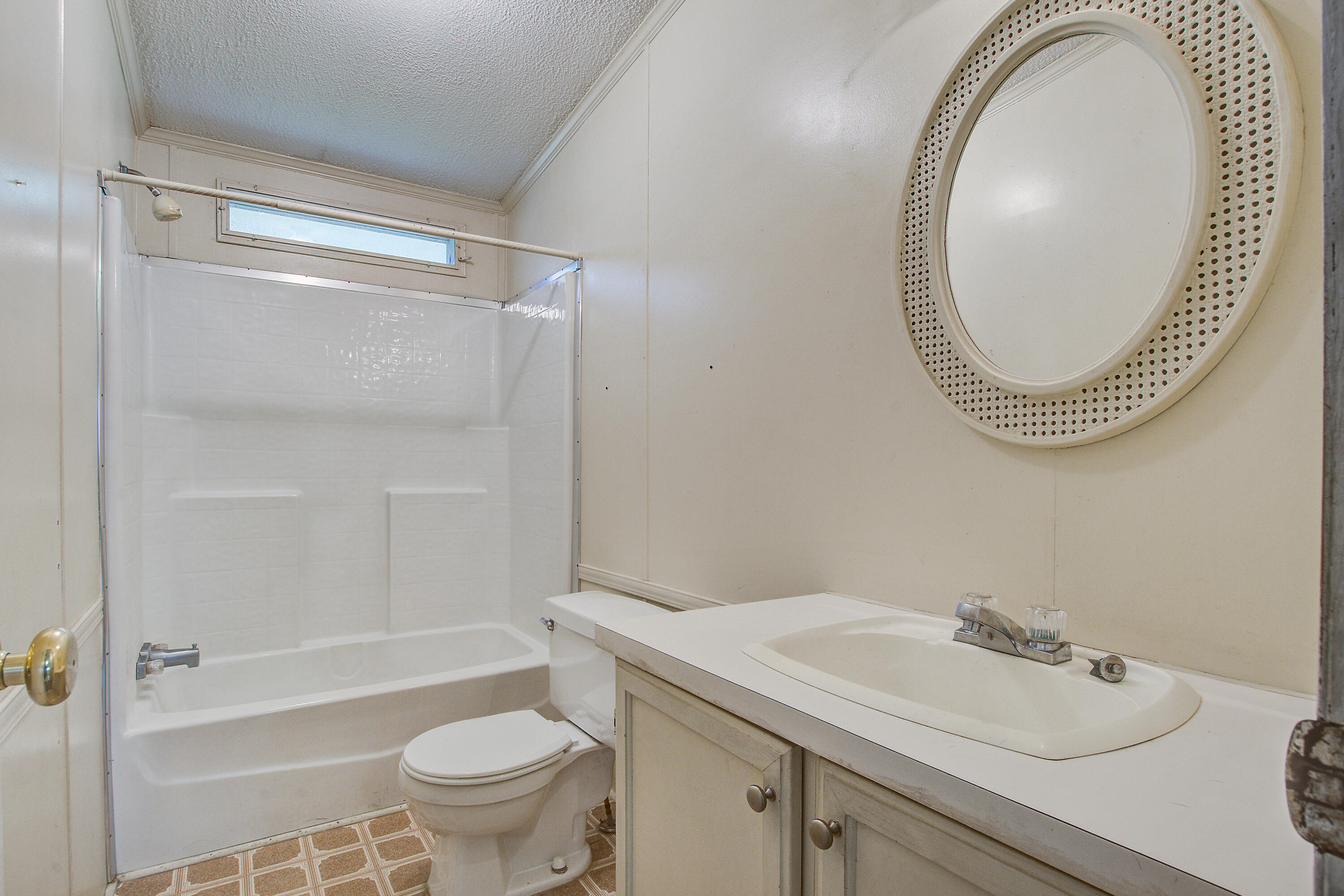 663 Barn Road Bonneau, SC 29431 - Photo 16 of 20 663 Barn Rd guest bath