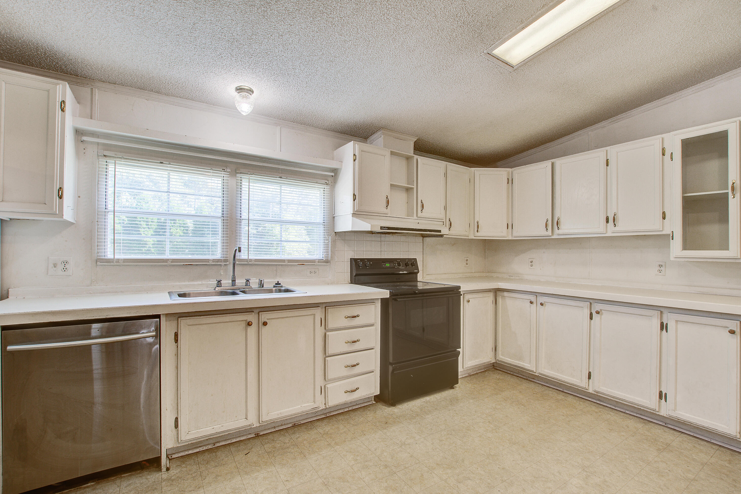 663 Barn Road Bonneau, SC 29431 - Photo 3 of 20 663 Barn kitchen