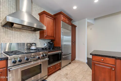 $895,000 | 8 Biltmore Estate, Unit 114, Phoenix, AZ 85016