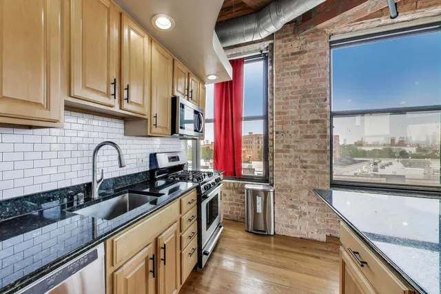 $365,000 | 2310 South Canal Street, Unit 401, Chicago, IL 60616