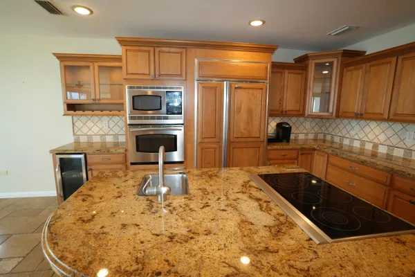 $5,380,000 | 228 West Seaview Circle, Marathon, FL 33050