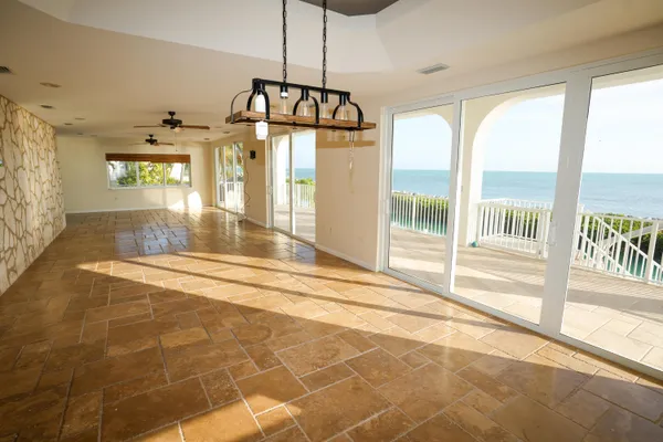 $5,380,000 | 228 West Seaview Circle, Marathon, FL 33050