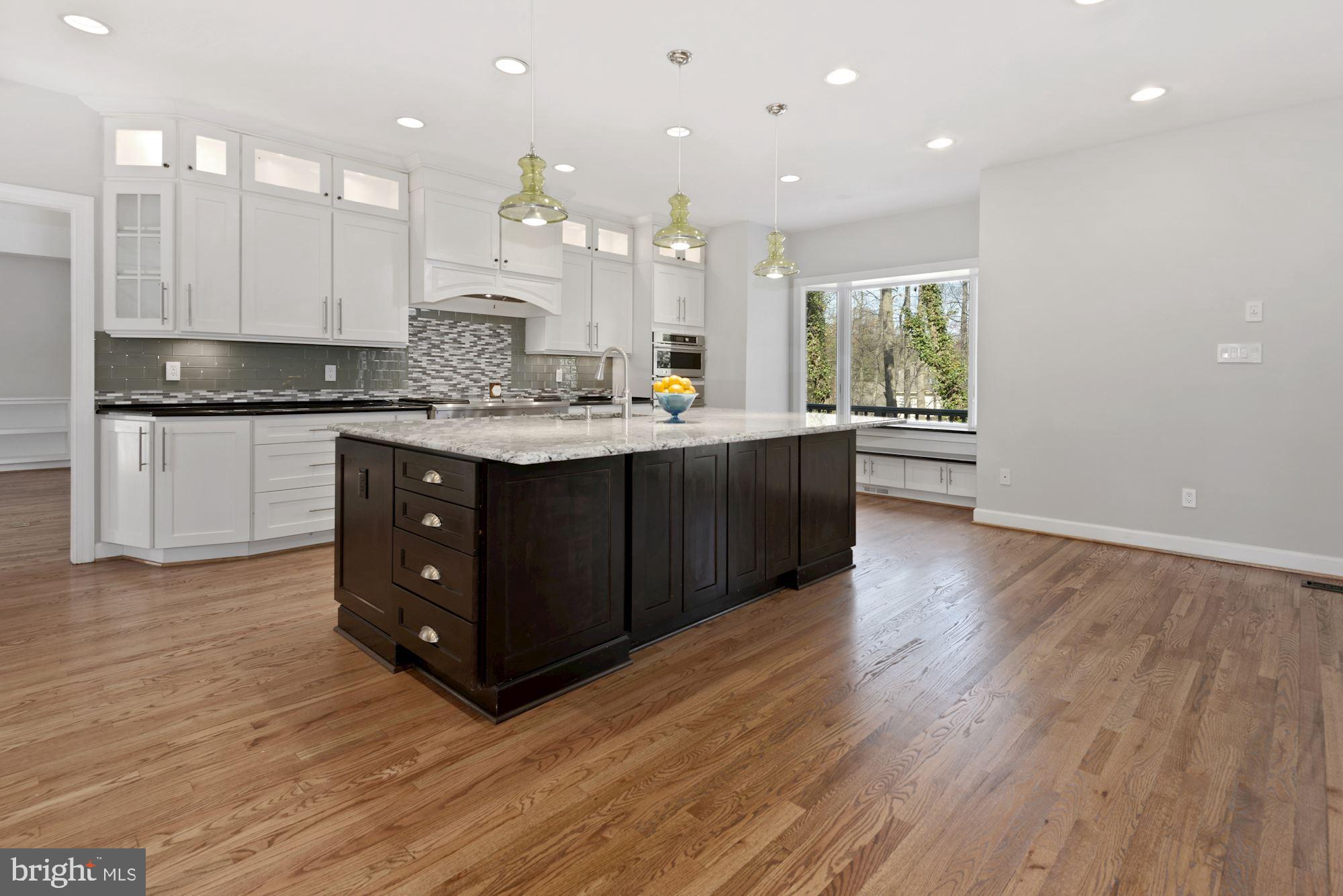 1308 Stamford Way Reston, VA 20194 - Photo 10 of 53 Kitchen Angle Profile