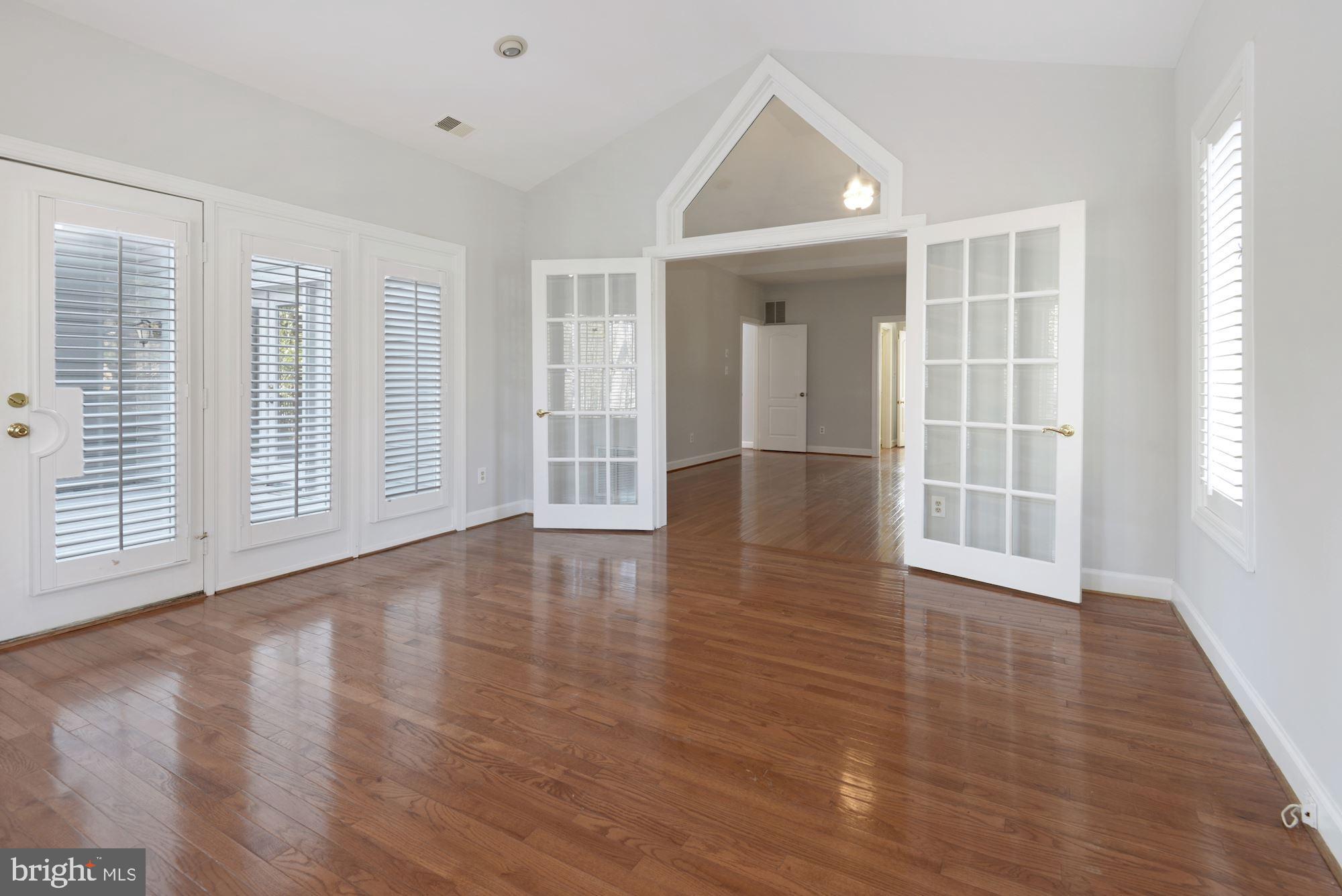 1308 Stamford Way Reston, VA 20194 - Photo 20 of 53 Main Level Primary Bedroom