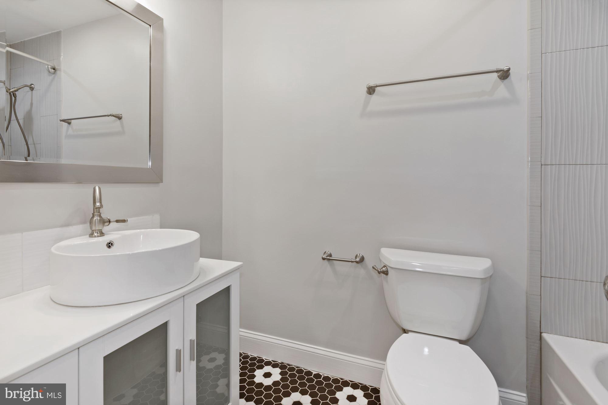 1308 Stamford Way Reston, VA 20194 - Photo 28 of 53 Ensuite Bath