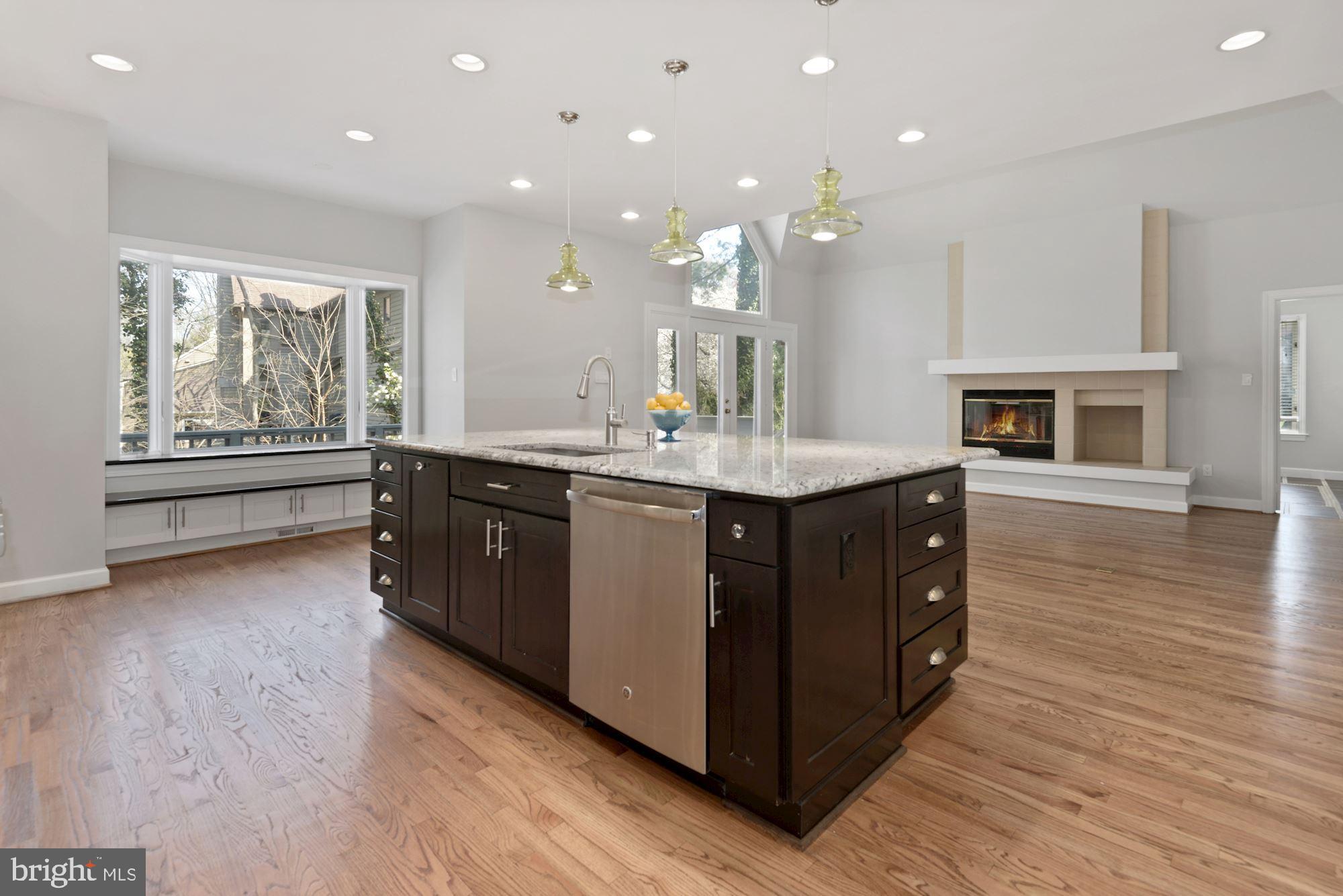 1308 Stamford Way Reston, VA 20194 - Photo 8 of 53 Great Light