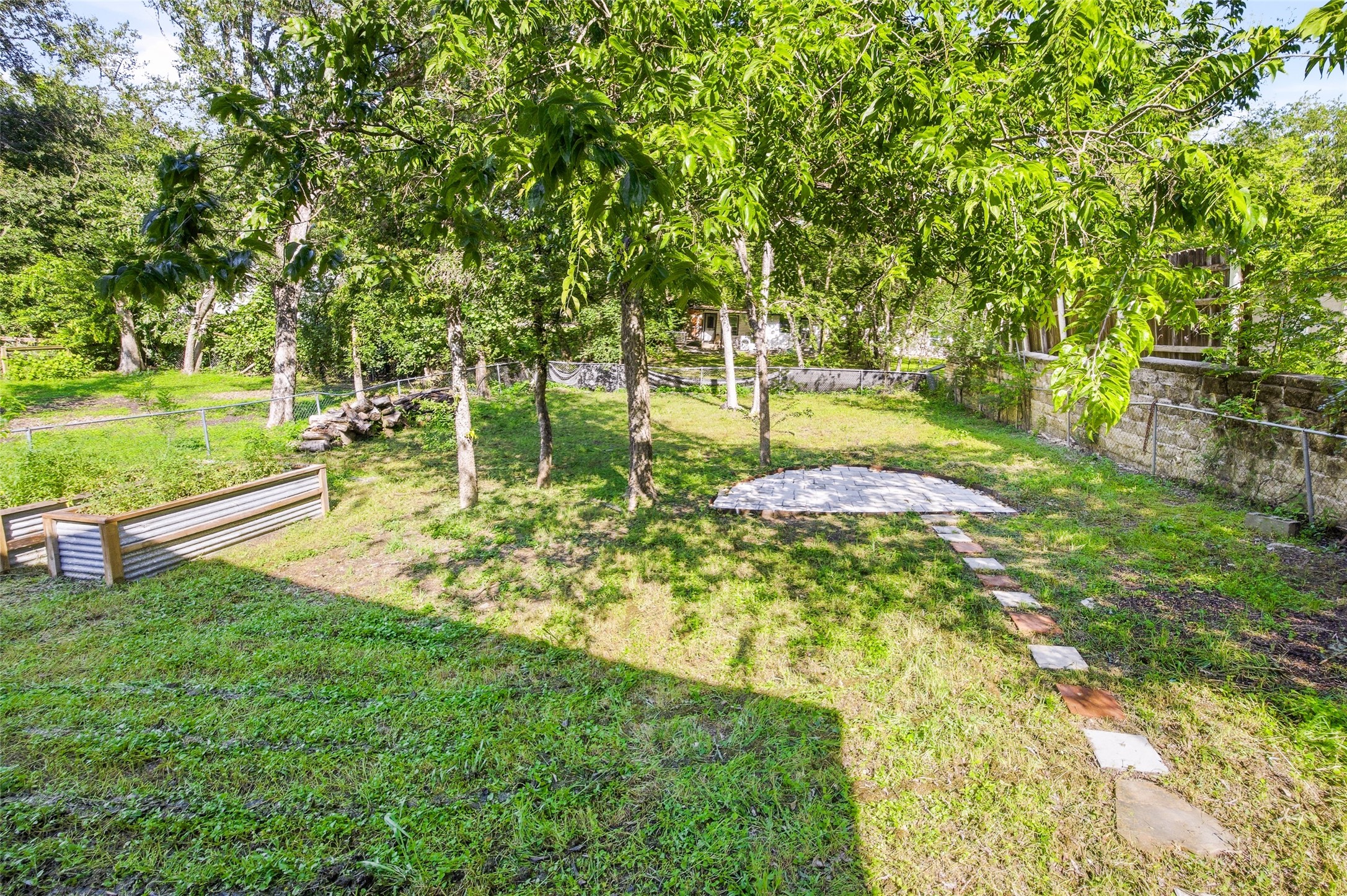 1106 Delano Street Austin, TX 78721 - Photo 26 of 32