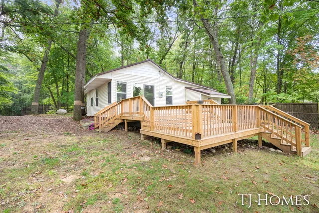 $309,900 | 6048 Stewart Woods Drive, Delton, MI 49046