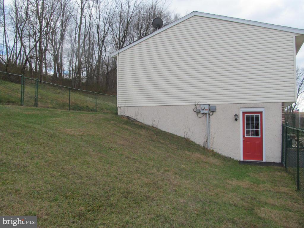 717 White Oak Road Manheim, PA 17545 - Photo 7 of 32