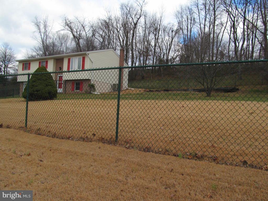 717 White Oak Road Manheim, PA 17545 - Photo 8 of 32