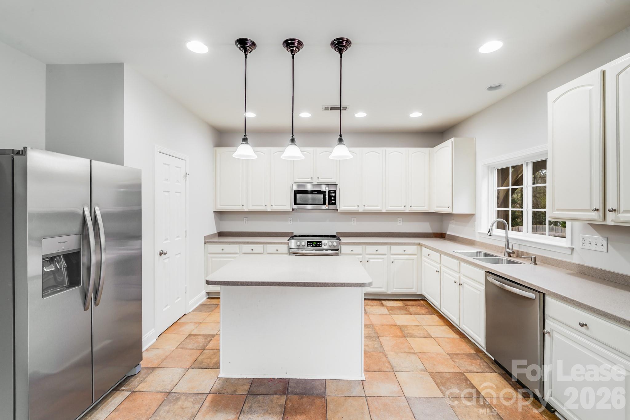 9710 Rocky Ford Road Charlotte, NC 28269 - Photo 5 of 33