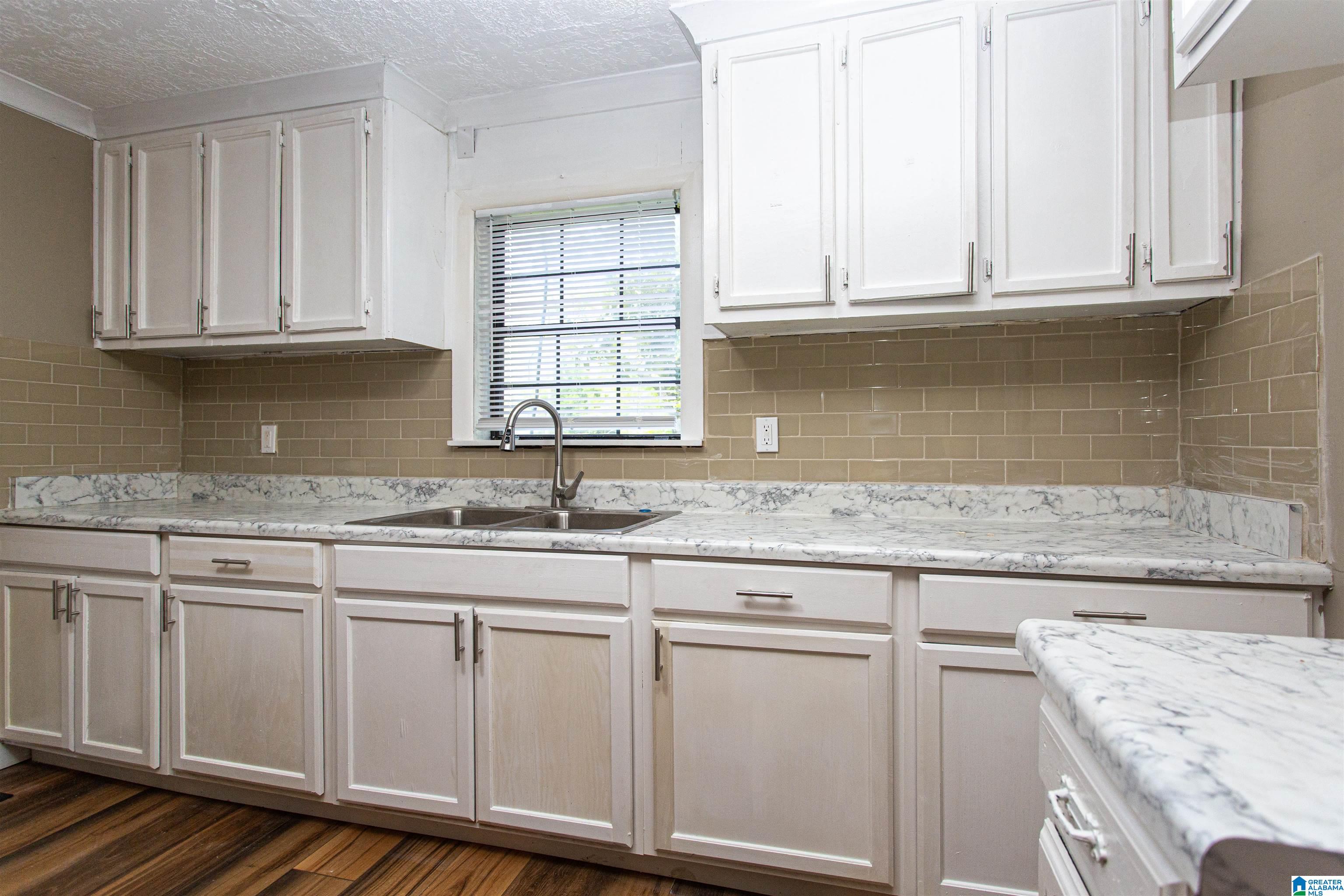 310 Dean Court Gadsden, AL 35903 - Photo 2 of 31