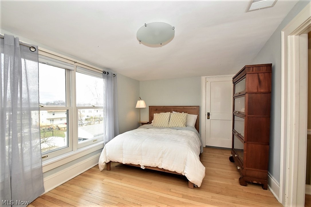 3284 Chadbourne Road Cleveland, OH 44120 - Photo 29 of 35 Third floor bedroom with fabulous views and private full bath