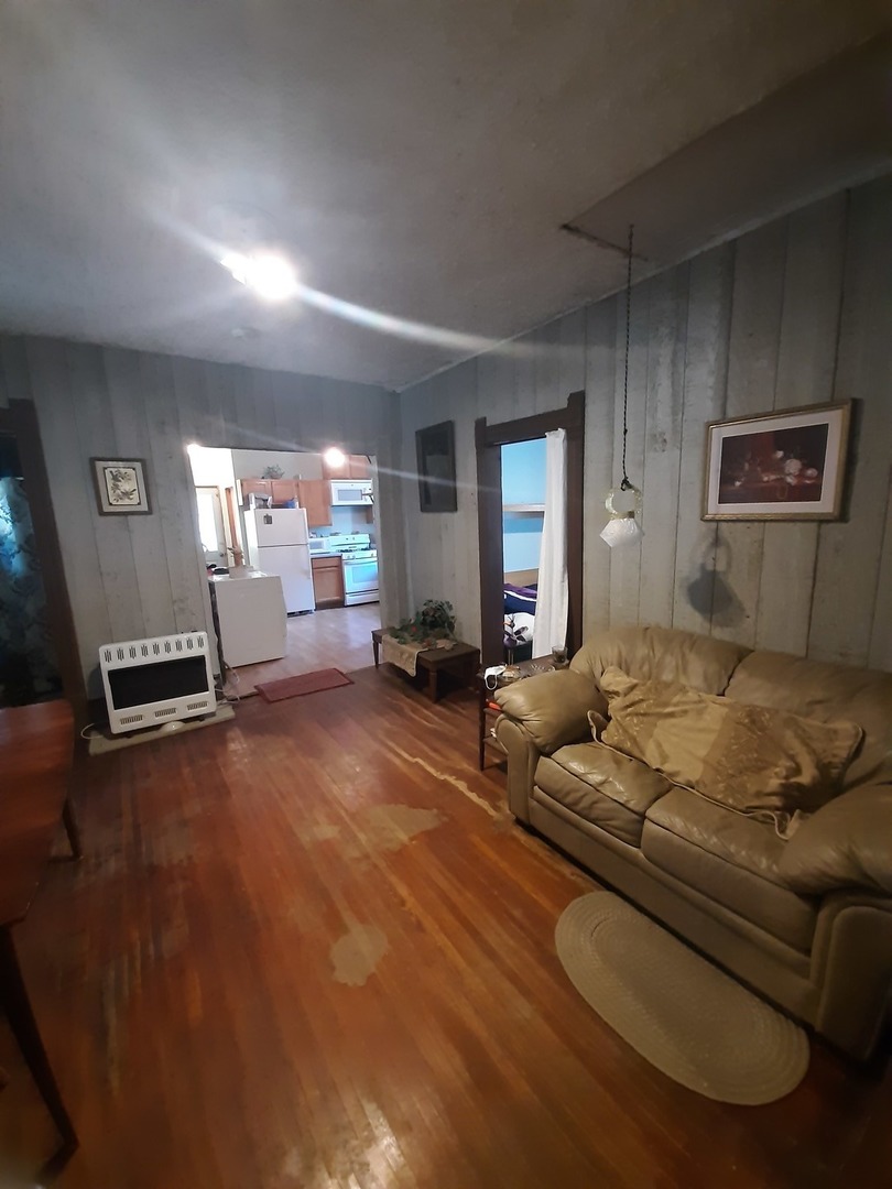1402 South Wright Street Bloomington, IL 61701 - Photo 11 of 20 a living room with furniture