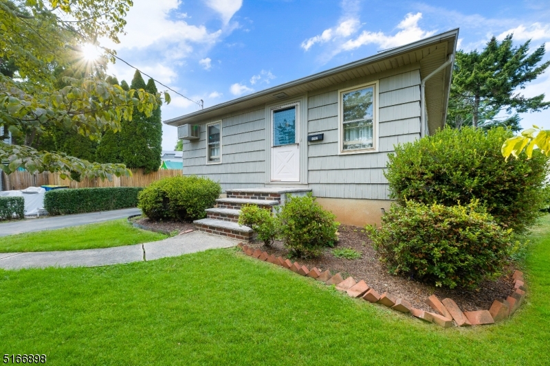 1002 Old York Road, Raritan, NJ 08869 Compass