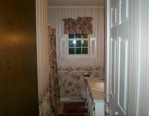 38 Gasper Road Grove City, PA 16127 - Photo 4 of 5 Master Bath/Spa.