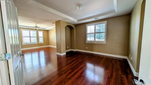 a view of livingroom with windows