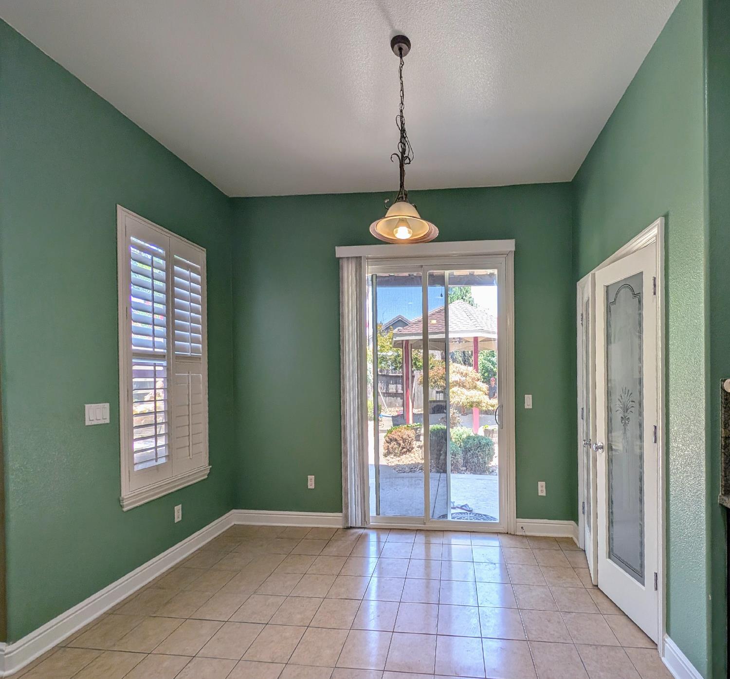 4389 Kilroy Court Rancho Cordova, CA 95742 - Photo 37 of 47 a view of livingroom with windows
