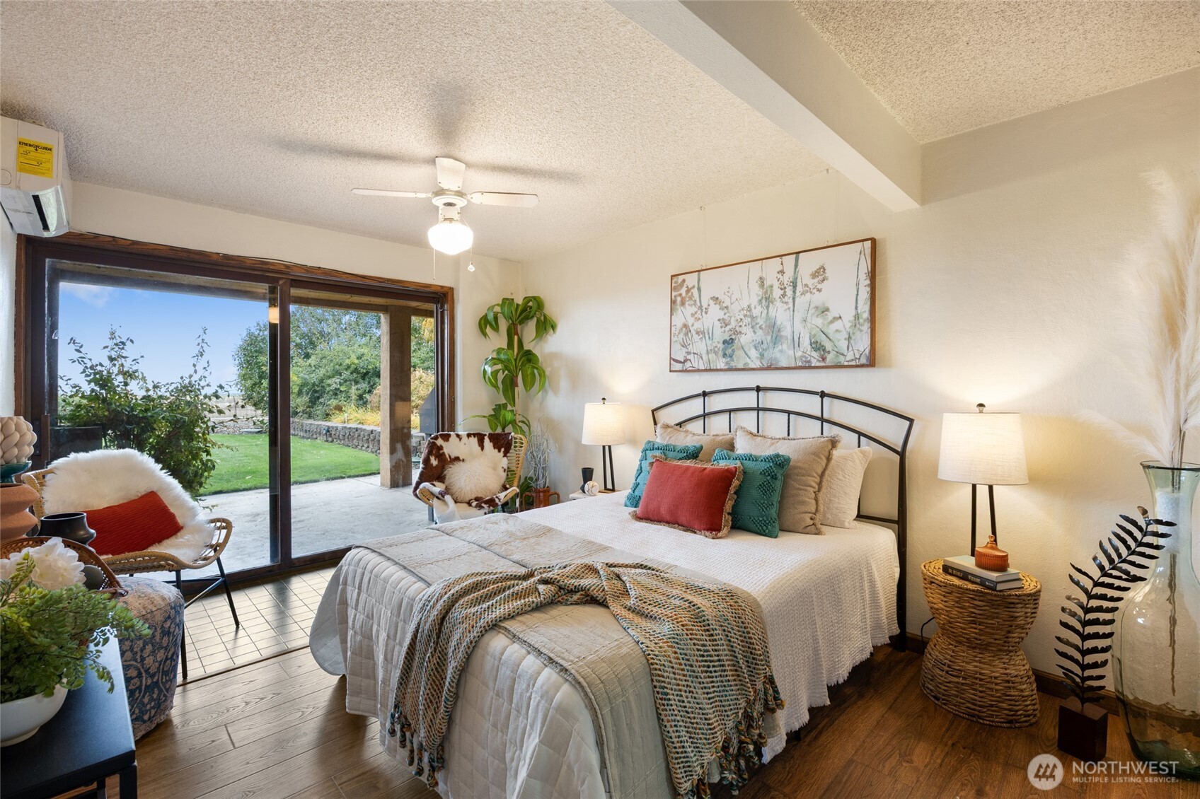 18850 Stratford Road Northeast Moses Lake, WA 98837 - Photo 23 of 40 a bedroom with furniture and a large window