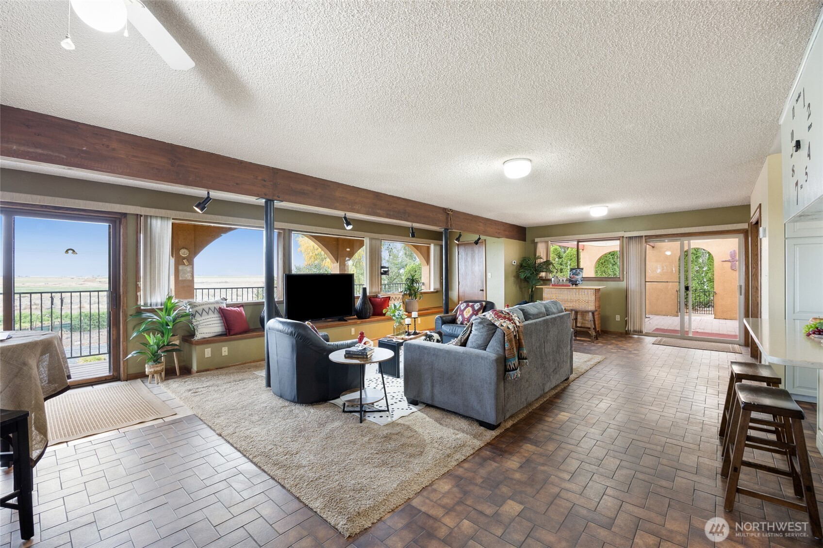 18850 Stratford Road Northeast Moses Lake, WA 98837 - Photo 9 of 40 a living room with furniture and a flat screen tv