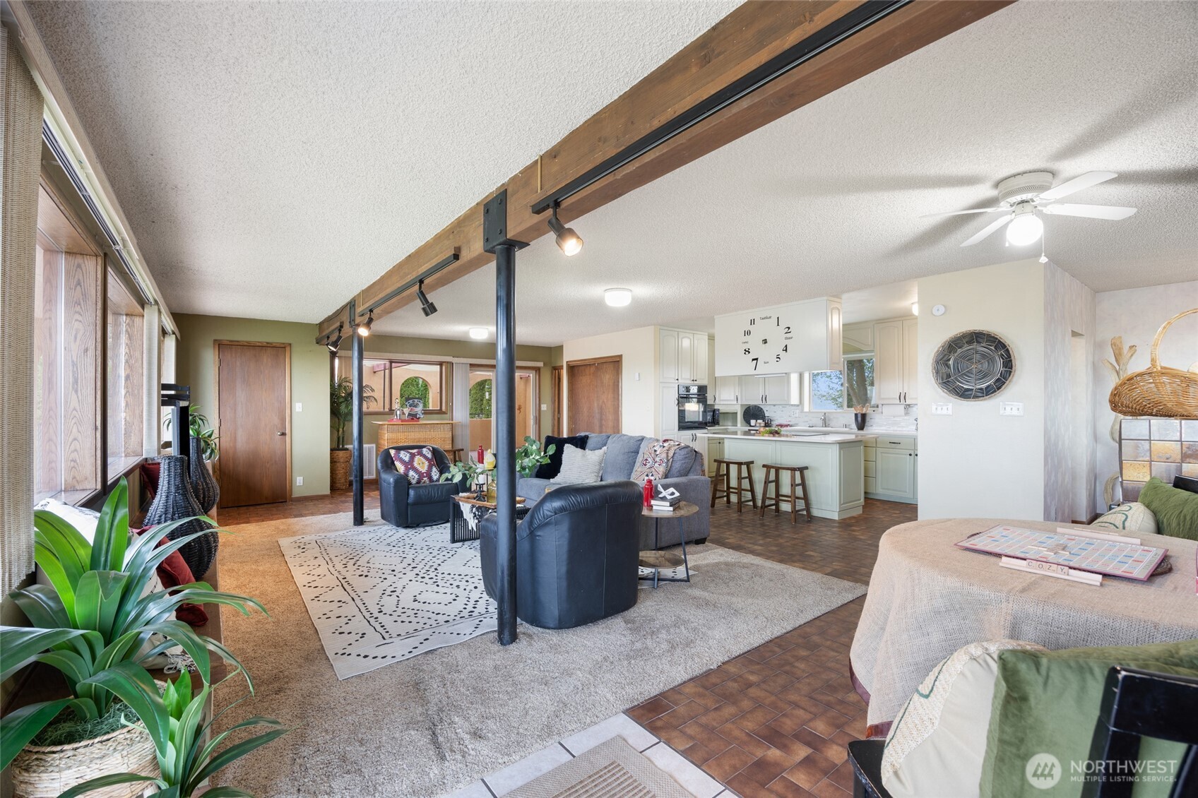 18850 Stratford Road Northeast Moses Lake, WA 98837 - Photo 10 of 40 a living room with furniture and a large window