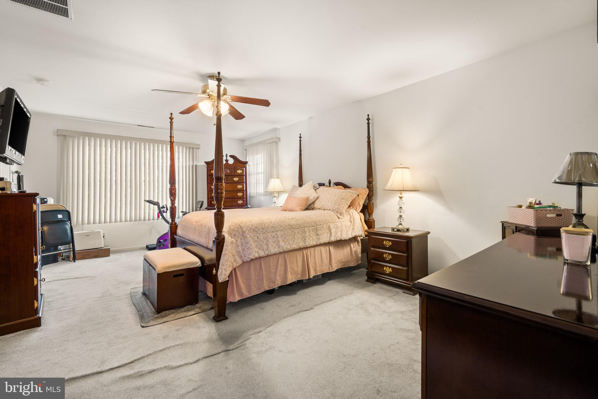 202 North New York Road Galloway Township, NJ 08205 - Photo 20 of 34 a bedroom with bed and window