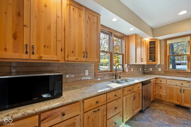 $850,000 | 7563 Grizzly Drive, Nineveh, IN 46164