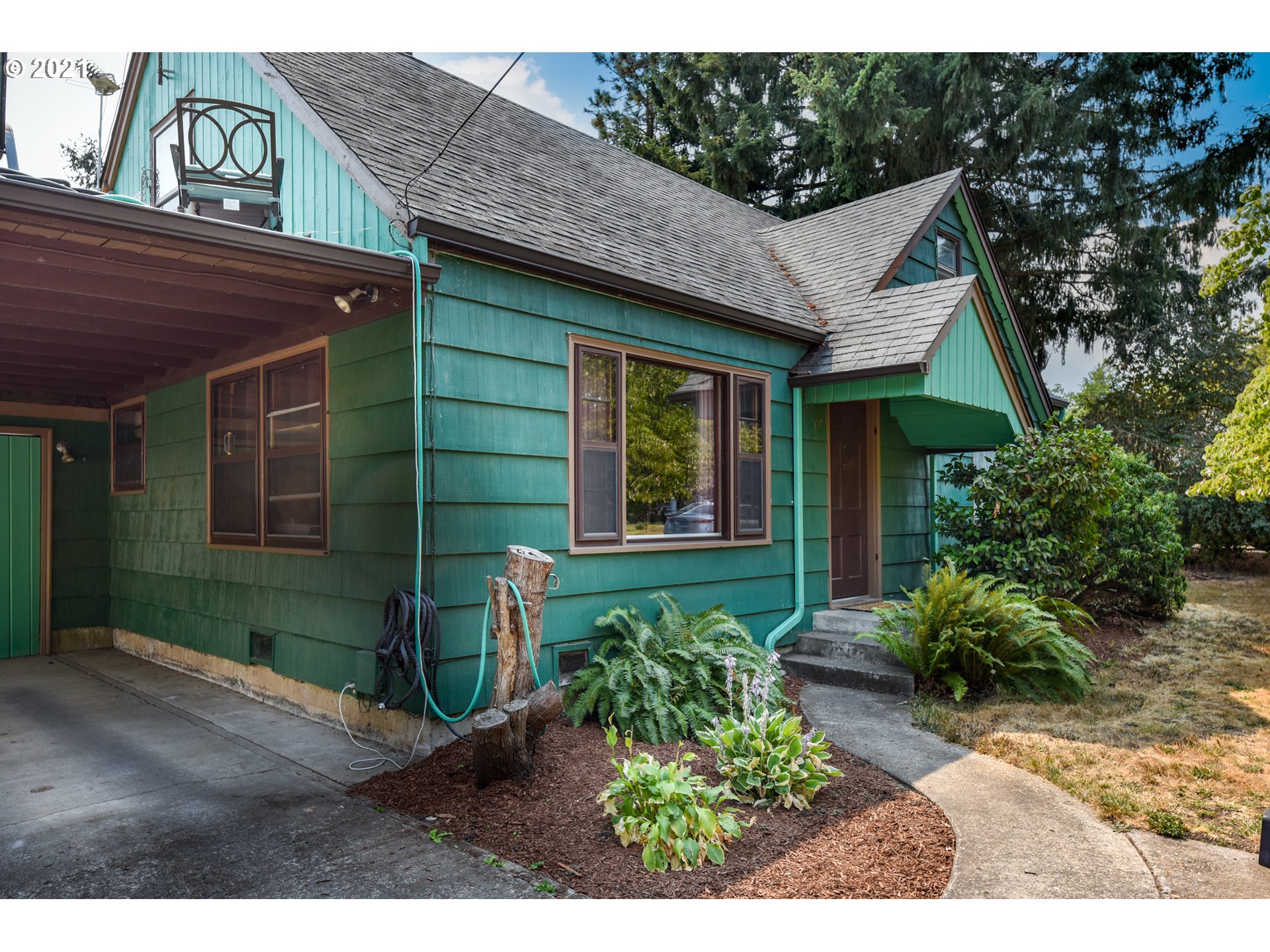 116 Merry Lane Eugene, OR 97404 - Photo 2 of 26 Gallery Image 2