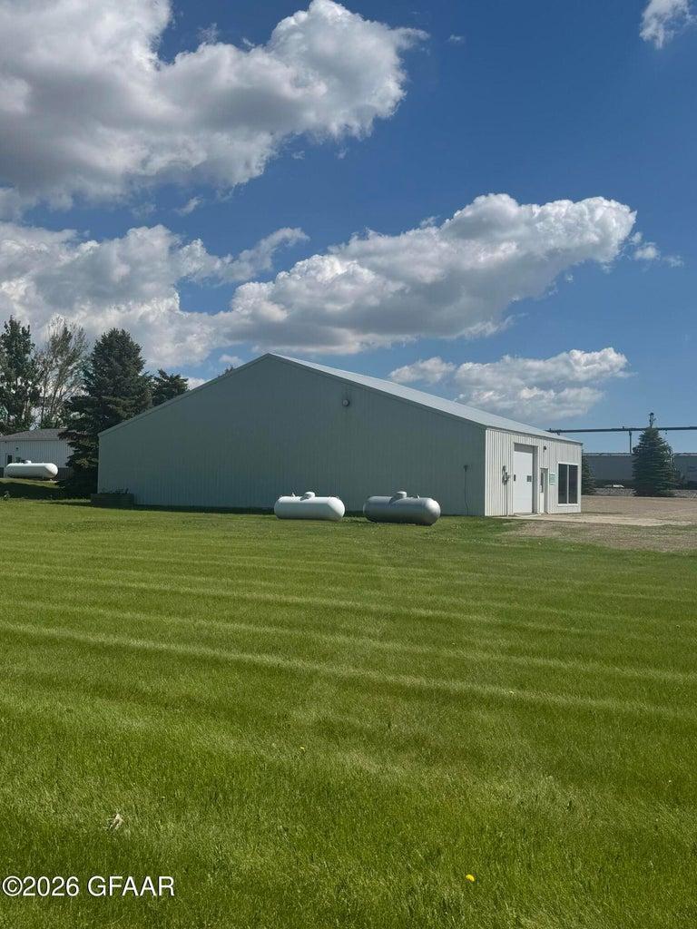 402 Main Avenue Hope, ND 58046 - Photo 27 of 33