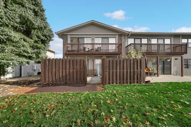 $200,000 | 1335 Gifford Court, Unit A, Hanover Park, IL 60133