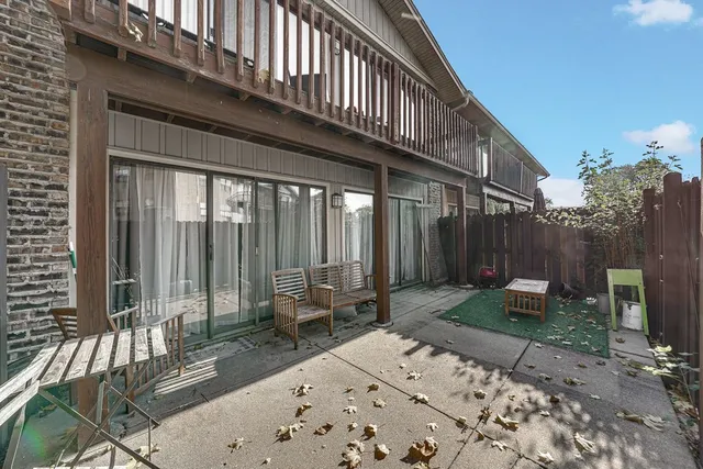 $200,000 | 1335 Gifford Court, Unit A, Hanover Park, IL 60133