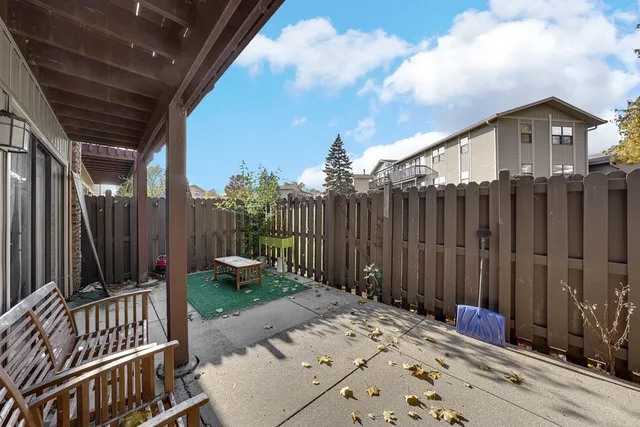 $200,000 | 1335 Gifford Court, Unit A, Hanover Park, IL 60133