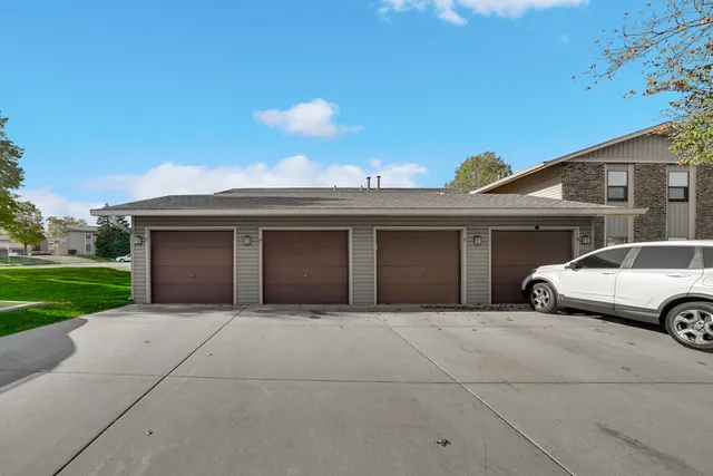 $200,000 | 1335 Gifford Court, Unit A, Hanover Park, IL 60133