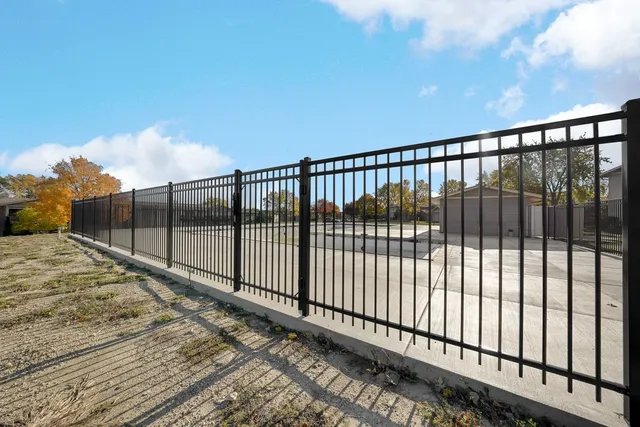 $200,000 | 1335 Gifford Court, Unit A, Hanover Park, IL 60133