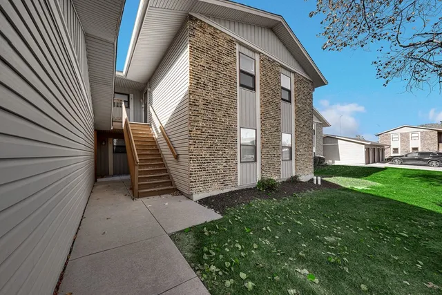 $200,000 | 1335 Gifford Court, Unit A, Hanover Park, IL 60133