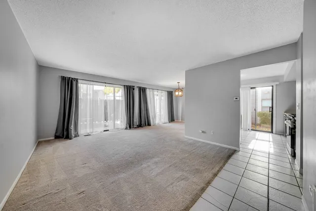 $200,000 | 1335 Gifford Court, Unit A, Hanover Park, IL 60133