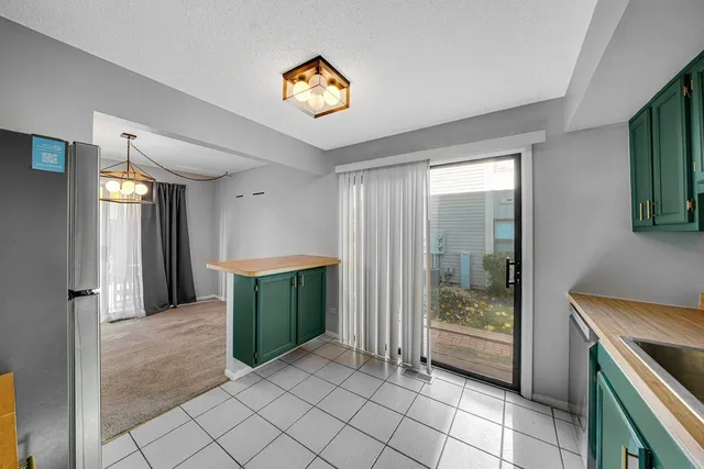 $200,000 | 1335 Gifford Court, Unit A, Hanover Park, IL 60133