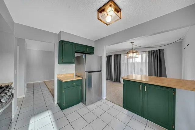 $200,000 | 1335 Gifford Court, Unit A, Hanover Park, IL 60133