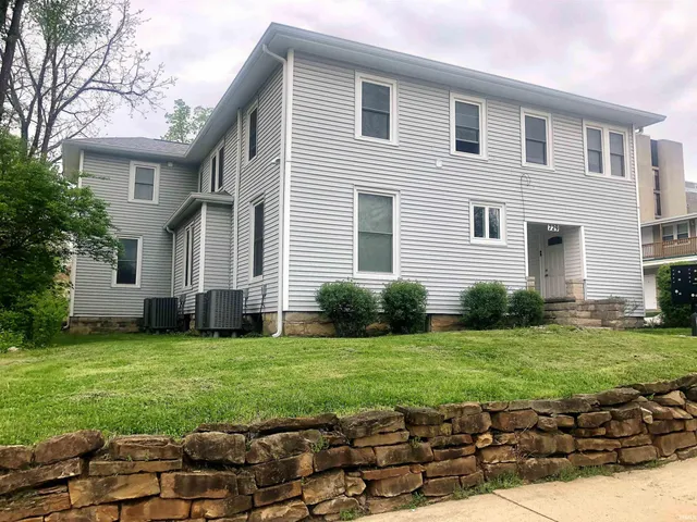 $2,125 | 729 East Hunter Avenue, Unit 1, Bloomington, IN 47401