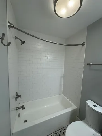 $2,125 | 729 East Hunter Avenue, Unit 1, Bloomington, IN 47401