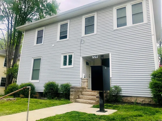 $2,125 | 729 East Hunter Avenue, Unit 1, Bloomington, IN 47401