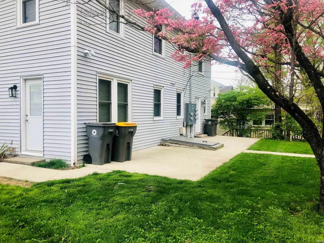 $2,125 | 729 East Hunter Avenue, Unit 1, Bloomington, IN 47401