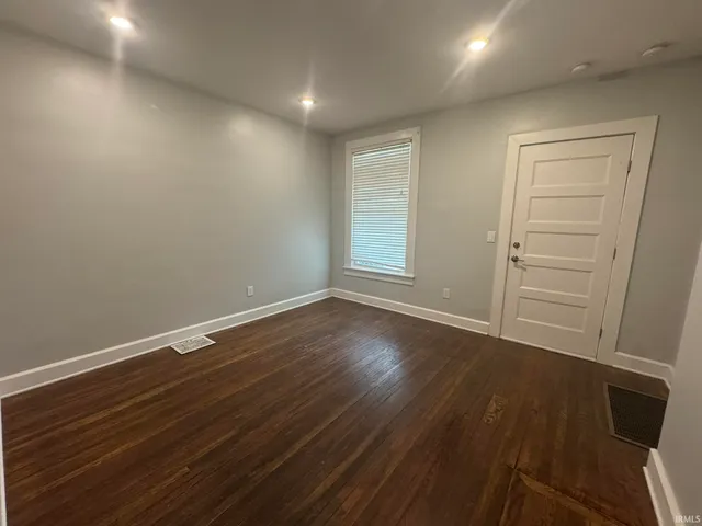 $2,125 | 729 East Hunter Avenue, Unit 1, Bloomington, IN 47401