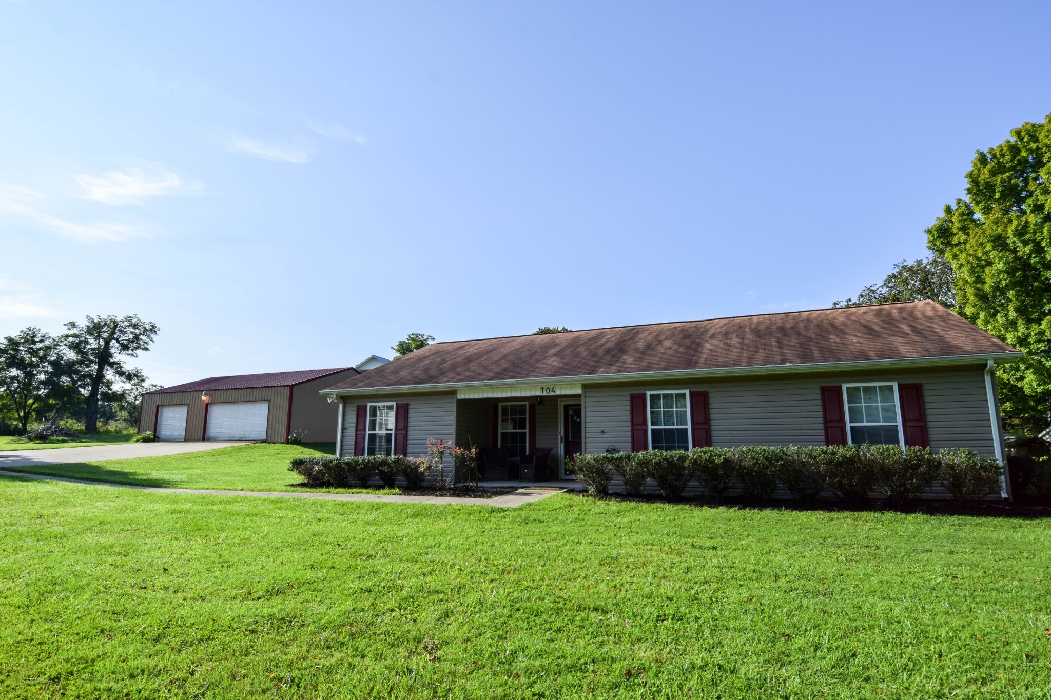104 Whitson Road Bethpage, TN 37022 - Photo 1 of 1 a front view of a house with a garden