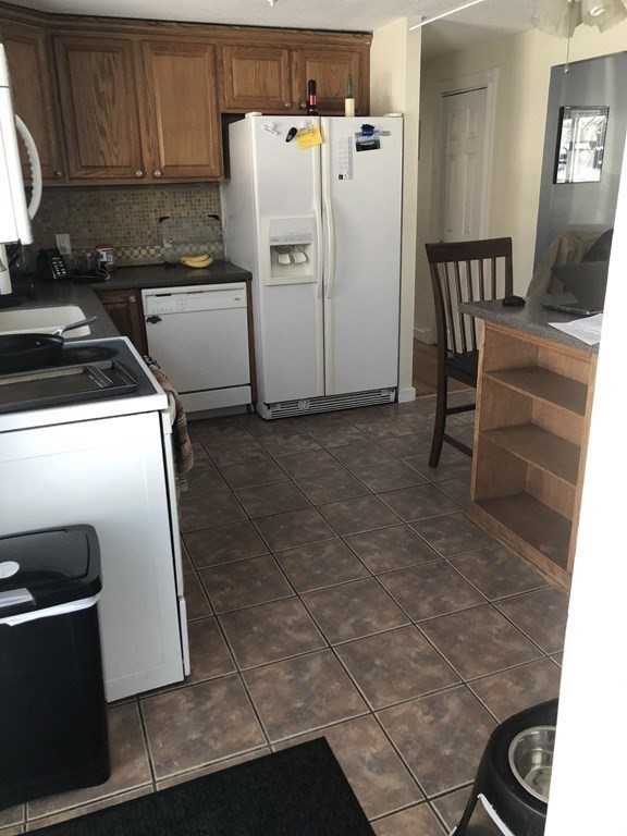 110 Sierra Vista Road Springfield, MA 01128 - Photo 4 of 9